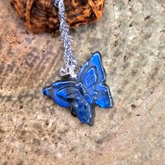 Nature Labradorite Flashy Butterfly Pendant Necklace - Picture 7 of 10